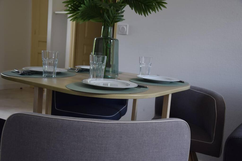 Elegant T2 A Bron, Tramway A 2Min, Box Parking, 4Personnes Apartment Exterior photo